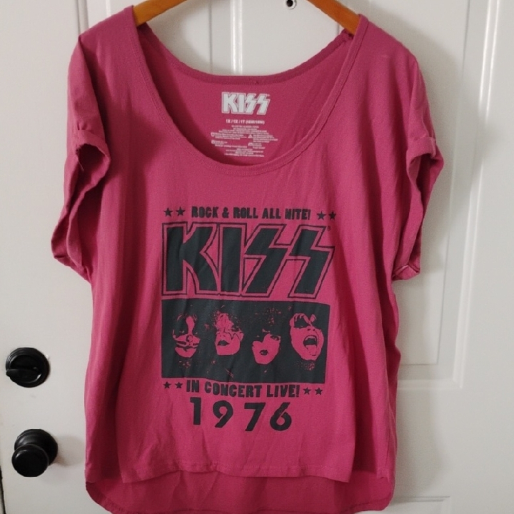 Kiss Pink Graphic Tee